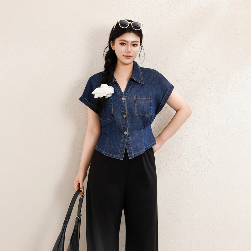 Plus-Size Women's Retro Waist-Cinching Denim Short-Sleeve Shirt for Summer, Slimming Turn-Down Collar Short Denim Top