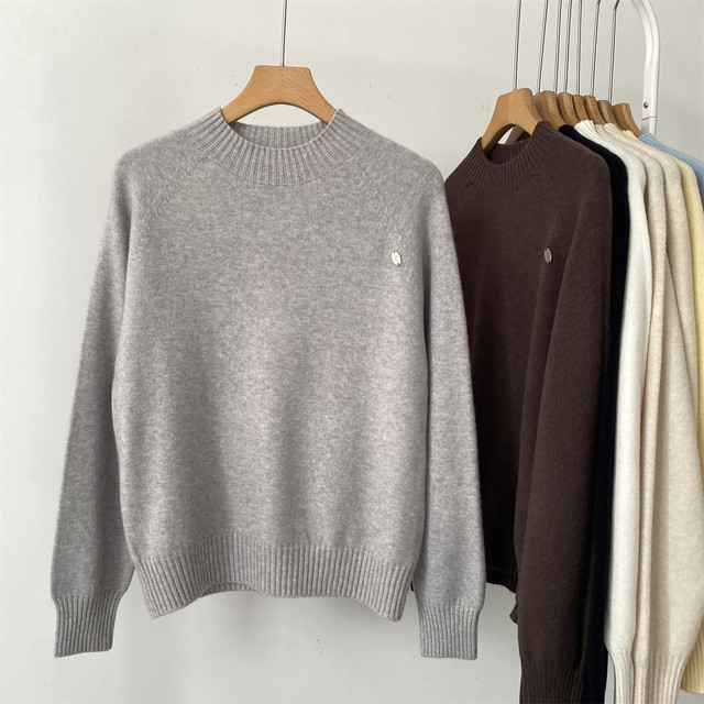 Soft and Seamless One-Piece Autumn and Winter Merino Wool Knit Sweater, Simple and High-End, Half-High Collar Inner Sweater for Women