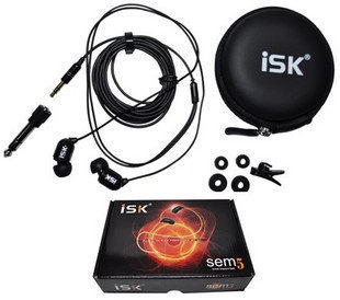 The ISK SEM5 listens to the earplugs.