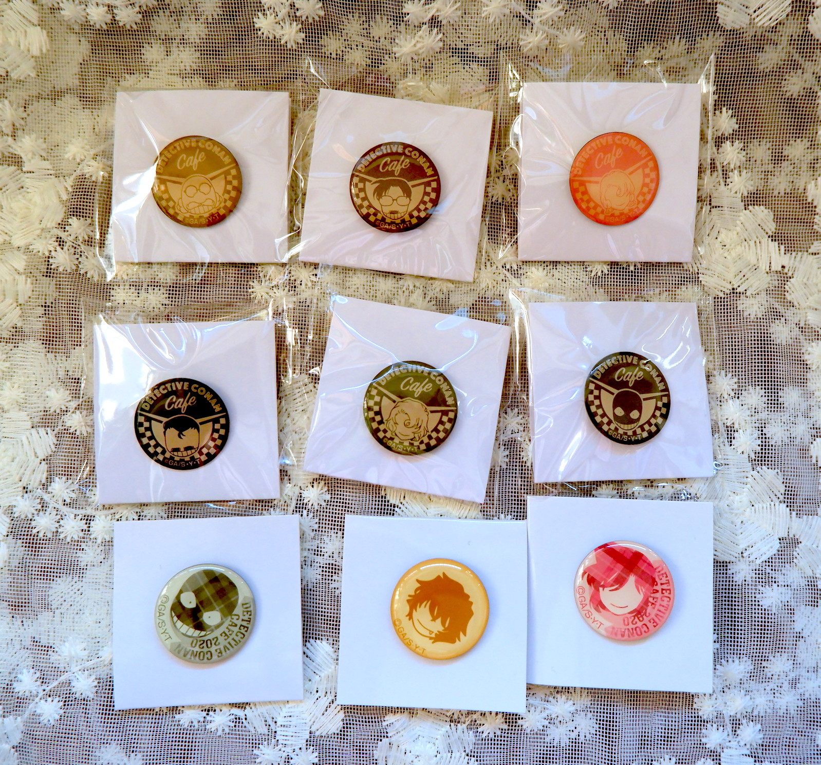 日本代購迷你徽章吧唧黑衣人毛利蘭工藤有希咖啡廳名偵探柯南周邊-Taobao