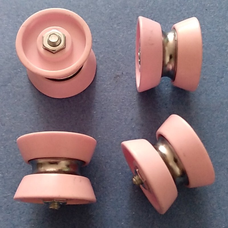 The Yarn-Twisting Machine's Thread-Feeding Roller Is Equipped with a Finely Polished Ceramic Clip, Which Prevents the Yarn from Being Frayed and the Clip from Being Damaged, Making It More Durable