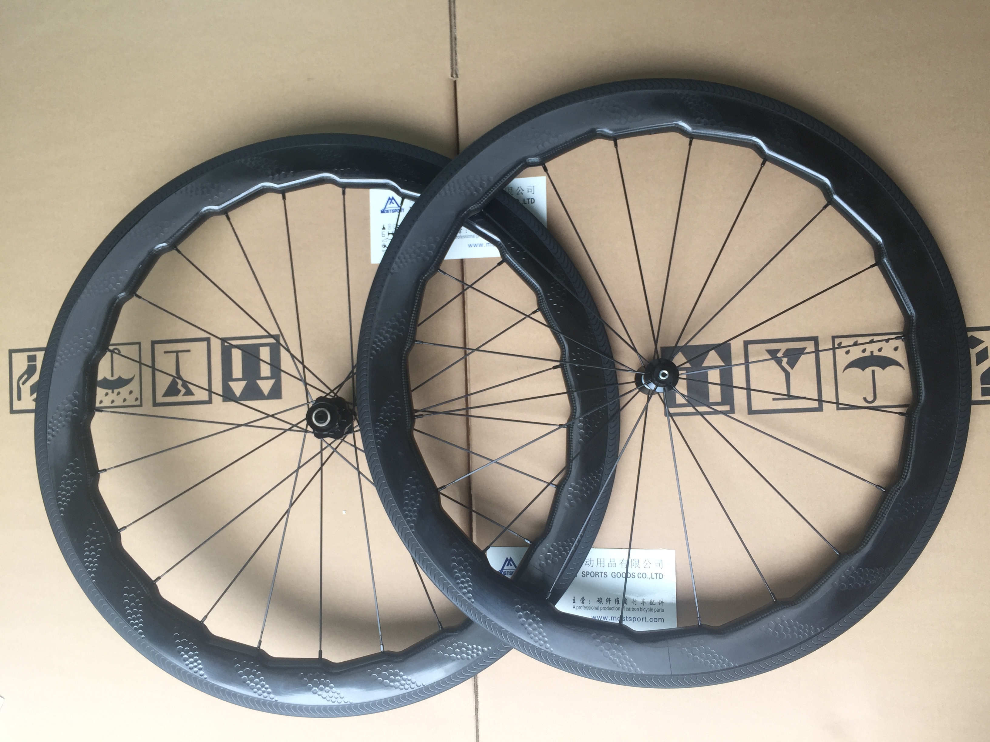 Carbon Fiber Dogs Nibble Round Wheel Group Lunar Surface Meteor Hole Golf Surface Carbon Knife Basalt Edge