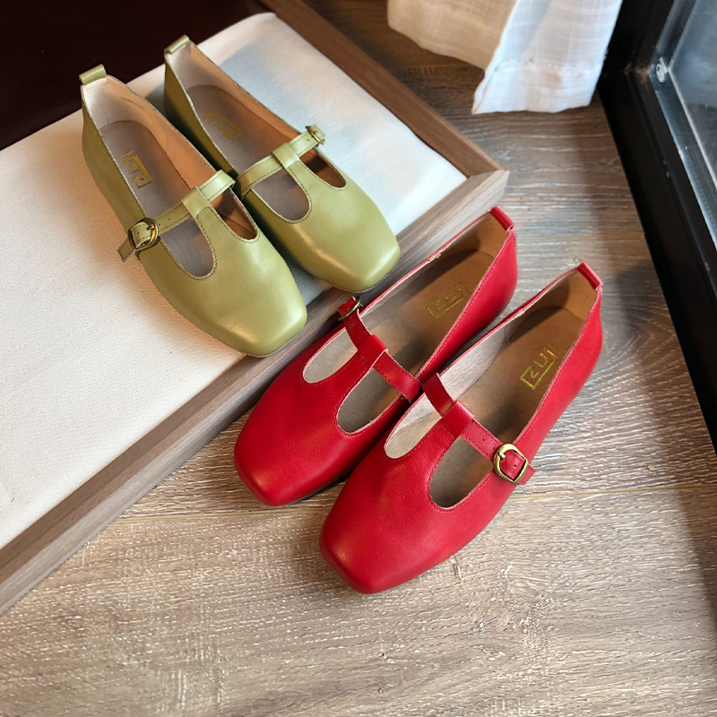 Lin Impression 2025 春 レッド グリーン 牛革 ハンドメイド スモールレザーシューズ スクエアトゥ フラットボトム レトロ Tストラップ ローヒール シングルシューズ レディース