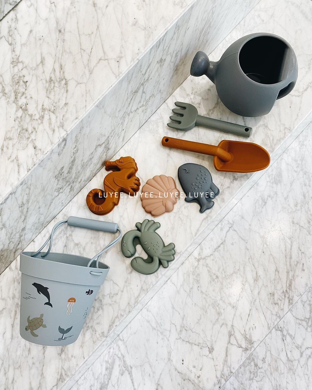 Big promotion at the end of the season) Danish liewood new children's beach toys sand digging shovel mold silicone toys