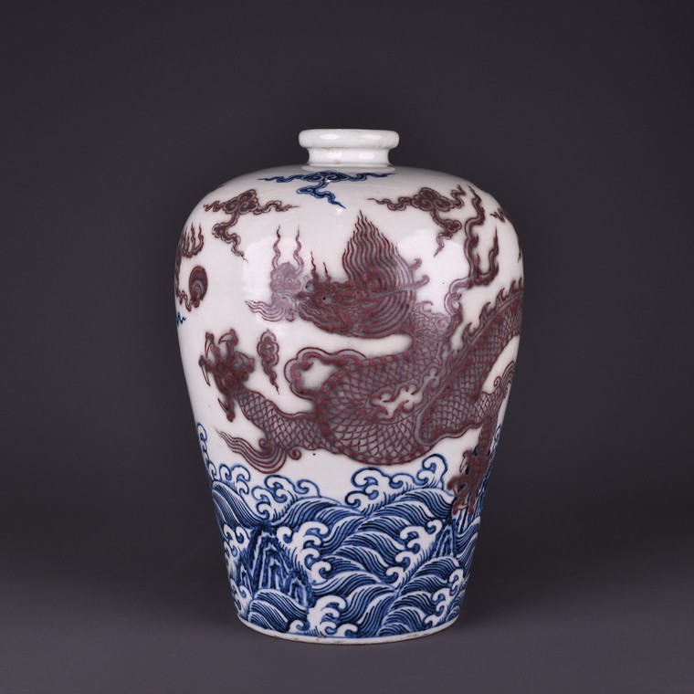 明・永樂年製款・古陶瓷品・釉里紅・海水云龍紋・梅瓶』