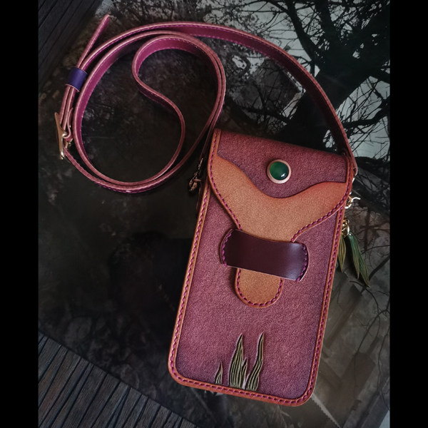 Handmade cow leather carvings with leather bookings made of colorful ploy tail flower jade medullary inlaid with female slanted satchel foreskin cover