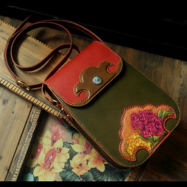 Handmade Tannic Bull Leather Men's Bags Women's Bags Tailor-made Bull Leather Sculptures Flowers painted Violet Women's Oblique Satchel