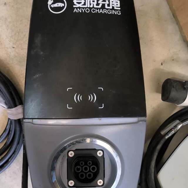 Negotiable Price for an Yue Charging Station, 3.5 Kilowatt, with Mounting Plate, from a Garage Renovation, Understand