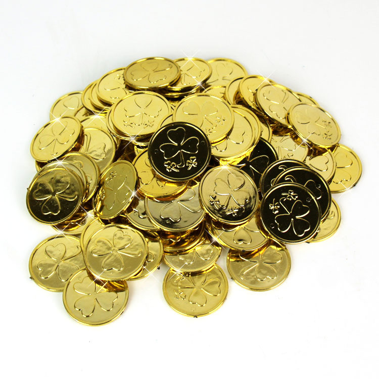 Christmas Party Promotion Decorations Lucky Three Leaf Grass Toy Gold Coins Shooting Props Plastic Fake Gold Coins