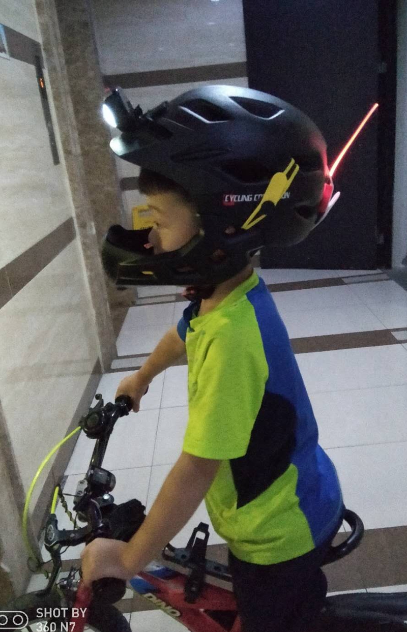 xe thăng bằng bike 8 CYCLINGCOMPANION gửi đồ bảo hộ với ánh sáng trẻ em trượt xe mũ bảo hiểm cân bằng mũ bảo hiểm xe cằm bảo vệ đầy đủ mặt mũ bảo hiểm - Smart Scooter 	xe thăng bằng strider pro