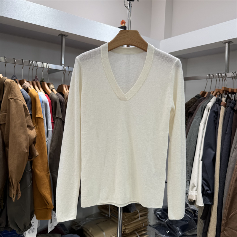 610 All-Wool Top 2026 Autumn New V-Neck Versatile Loose Slimming Merino Wool Knit Base Shirt for Women Trendy