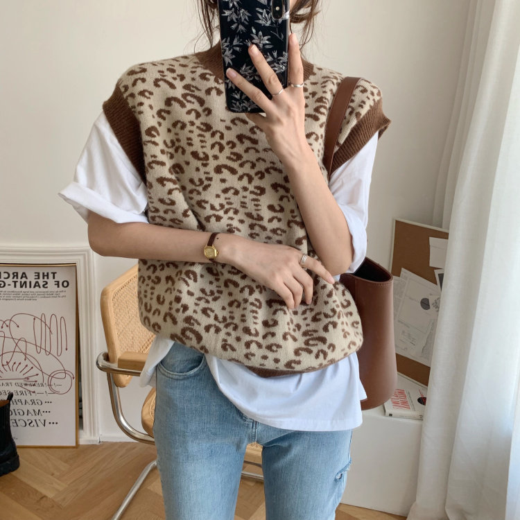 YOUR new style for autumn and winter retro Hong Kong flavor half high