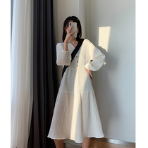 2022 new spring white one-piece dress feminine style design sensation Little crowdwind The thin air with a small aromatic wind