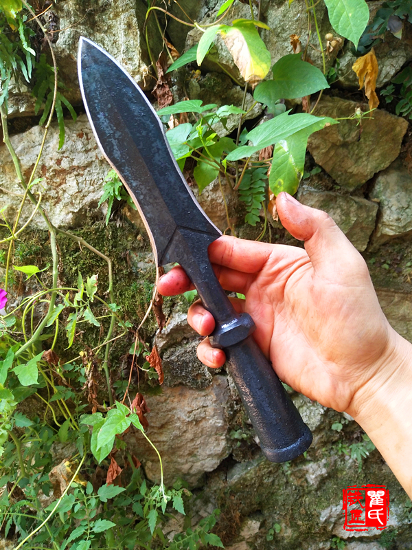 Qu's blacksmith duck tongue, gun head, red tassel, remains complex, craft, gifts, decoration, hand-integrated forged martial arts equipment