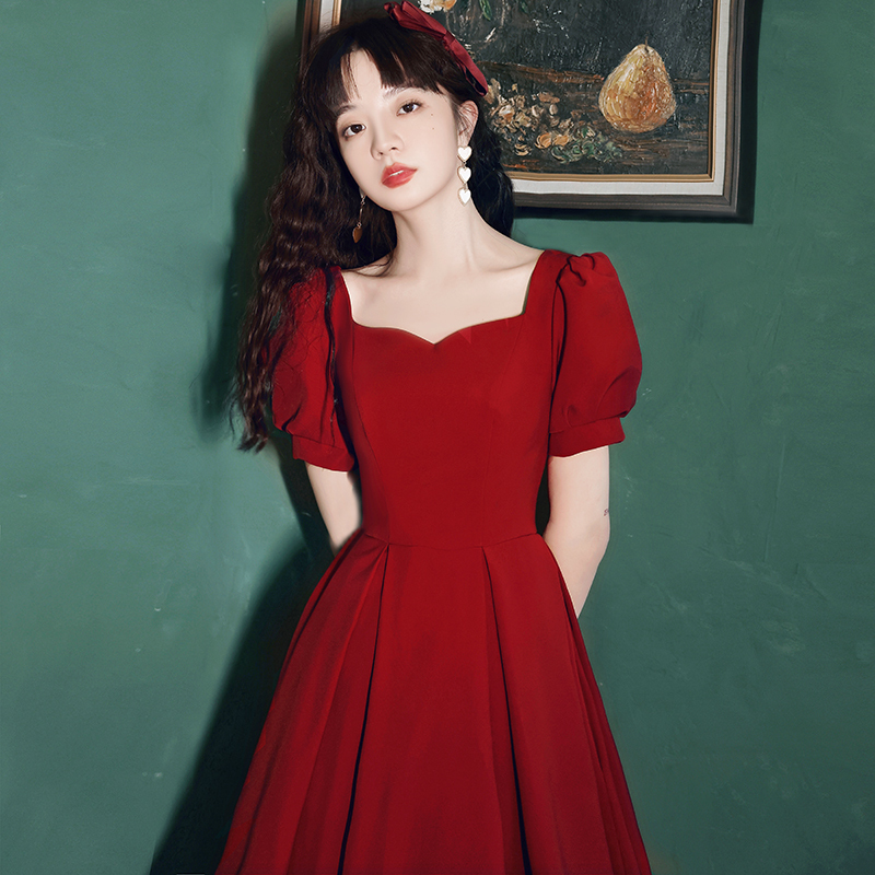 Red Long-Sleeved Wedding Dress for Petite Brides, Suitable for Engagement, Evening Events, and Can Be Worn Casually as a Homecoming Dress