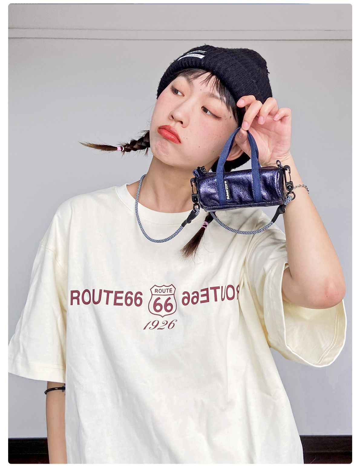 Futuristic metal series mini bag lightweight hanging neck side backpack silver crossbody mobile phone bag fashionable Silver - กระเป๋าแมสเซนเจอร์ - เส้นใยสังเคราะห์ สีเงิน