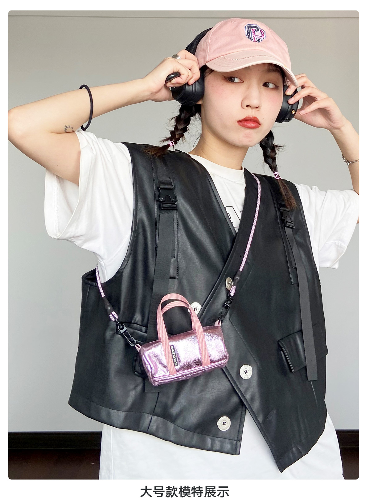 Futuristic metal series mini bag lightweight hanging neck side backpack silver crossbody mobile phone bag fashionable Silver - กระเป๋าแมสเซนเจอร์ - เส้นใยสังเคราะห์ สีเงิน