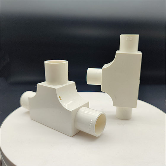 Liansu Pvc 20mm Three-Way Connector with Opening, Three-Way Connector with Cover, 20mm Electrical Conduit Fittings, 4-Way Opening Three-Way Connector with Cover