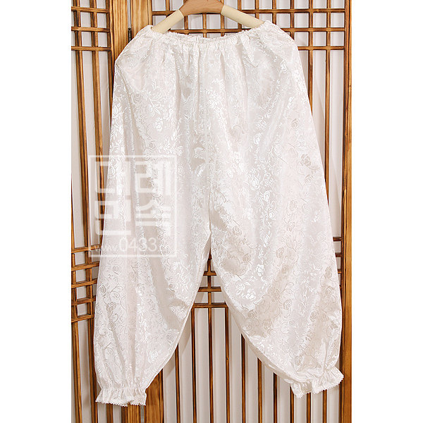 Inner lap pants worn inside the Korean national ethnic dress Korean dress practice dance dresses Inside the inside lap pants H-P01313