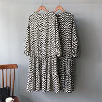 Autumn new temperament long-sleeved dress womens 2020 Korean version Chiffon wave point thin wild Western style long dress