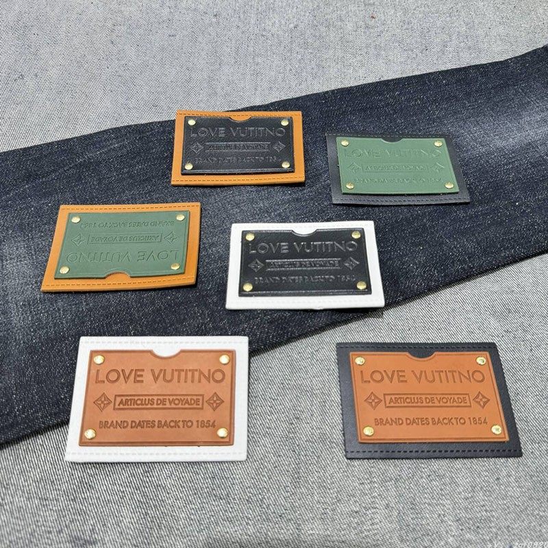 牛仔裤皮牌定制神器!服装店品牌LOGO设计+真皮标定做攻略!-皮标-淘宝好物网