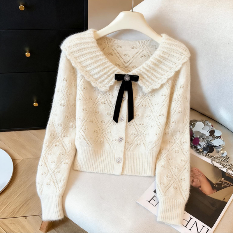 This Year's Super Popular Versatile Chanel-Style Beautiful Top with a Korean Vibe, Unique and Age-Reducing Doll Collar Knitted Sweater This Year's Super Popular Versatile Chanel-Style Beautiful Top with a Korean Vibe, Unique and Age-Reducing Doll Collar Knitted Sweater