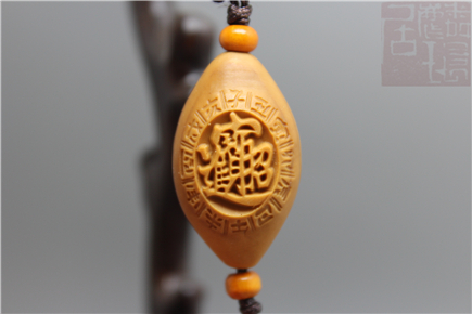 Olive core engraving attracts wealth and enters treasure text play collection hand-carved nuclear carving single pendant Vajra Bodhi Xingyue accessories