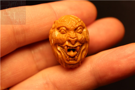 Olive Nuclear Engraving Tiger Head Text Playing Handmade Nuclear Sculpture Single Pendant Key Chain Tiger Tiger Raw Weigang Bodice Accessories
