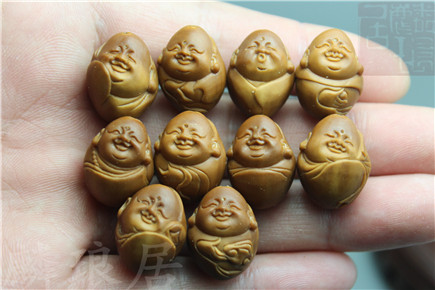 Olive nuclear sculpted Milleroen playful collection of handmade old material boy small seed very happy with male and female hand strings