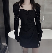 Light luxury Hepburn style small black dress 2021 early spring new vintage bubble sleeve square collar chain design chic dress