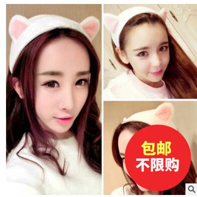 A wash hair hoop with a hair with a cute hair with a cat ear and hair with a hair decoration