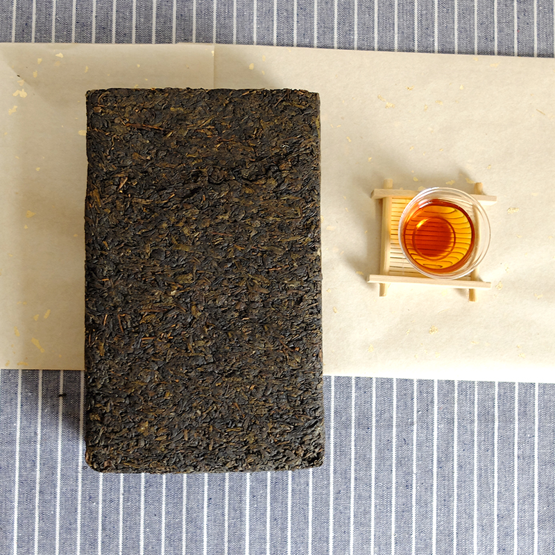 Zhengzong Anhua Black Tea Gold Flower Blossom Brick Tea Old Tea Brick Four Years Chen Tea Golden Flower Tea 1kg Hand-painted Packaging