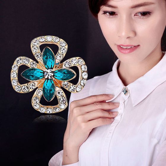 Japan and South Korea Rhinestone Mini Brooch High-end Corsage Coat Pin Versatile Small Collar Pin Shirt Collar Button Collar Clip Accessories