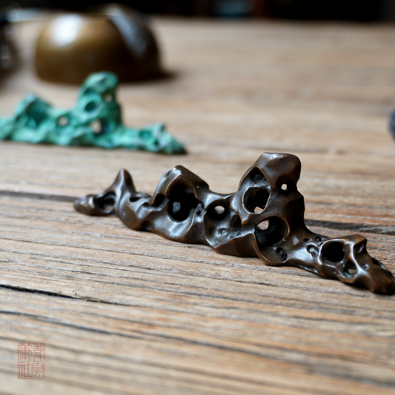 Qingyun Pen Society Sui-shaped pen Mountain pure copper vintage leather color patina green pen frame brush hanging practical elegant Wen Room