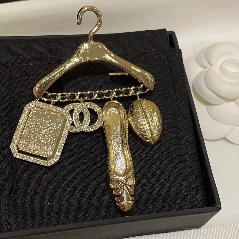 Clothes Hanger Brooch with High-Heeled Shoe Elements and Leaf-Shaped Watch Dial Design