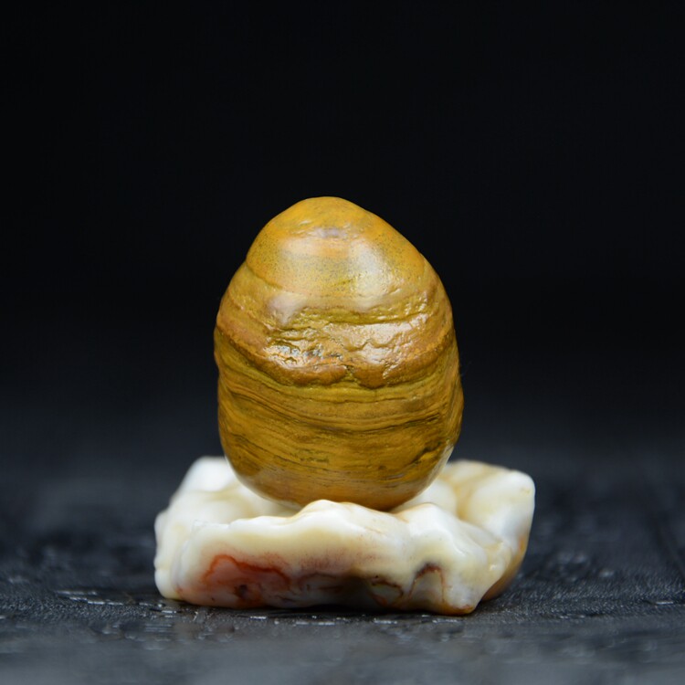 Nine-eye shale Montzhu Tianzhu Tibet real-product Buzhule Natural Old Mine Gobi surface high jade sky-eye raw stone