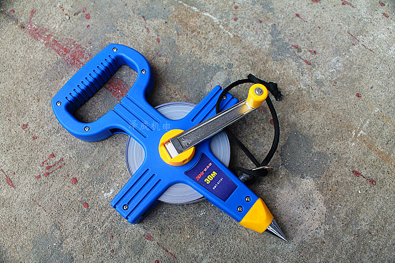 West Mitte 30 m 50 m Hand-type steel measuring tape inserted in the measuring tool of the ruler site