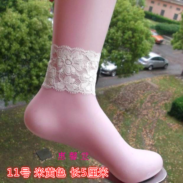 2 mảnh với một đôi chân ren trắng đen, chân trần, chân ấm, vớ, che sẹo, hình xăm, bao chân vớ dày mùa đông