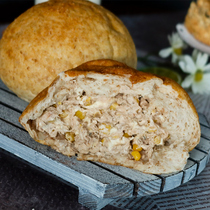 Pool fitness whole wheat tuna corn handmade soft European bag fitness nutrition breakfast meal replacement Net red food bread