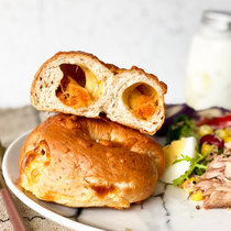 Whole wheat meat pine Zhi scented Bagel Bagel Sandwich satiated natural nutrition meal fitness breakfast Net red food