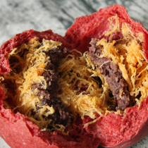 Red velvet red bean meat pine whole wheat bread sugar free hand baked whole grain fitness nutrition breakfast soft European bag