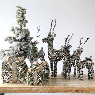 Neue weihnachts-hirschdekorations-szenen-layout-requisiten