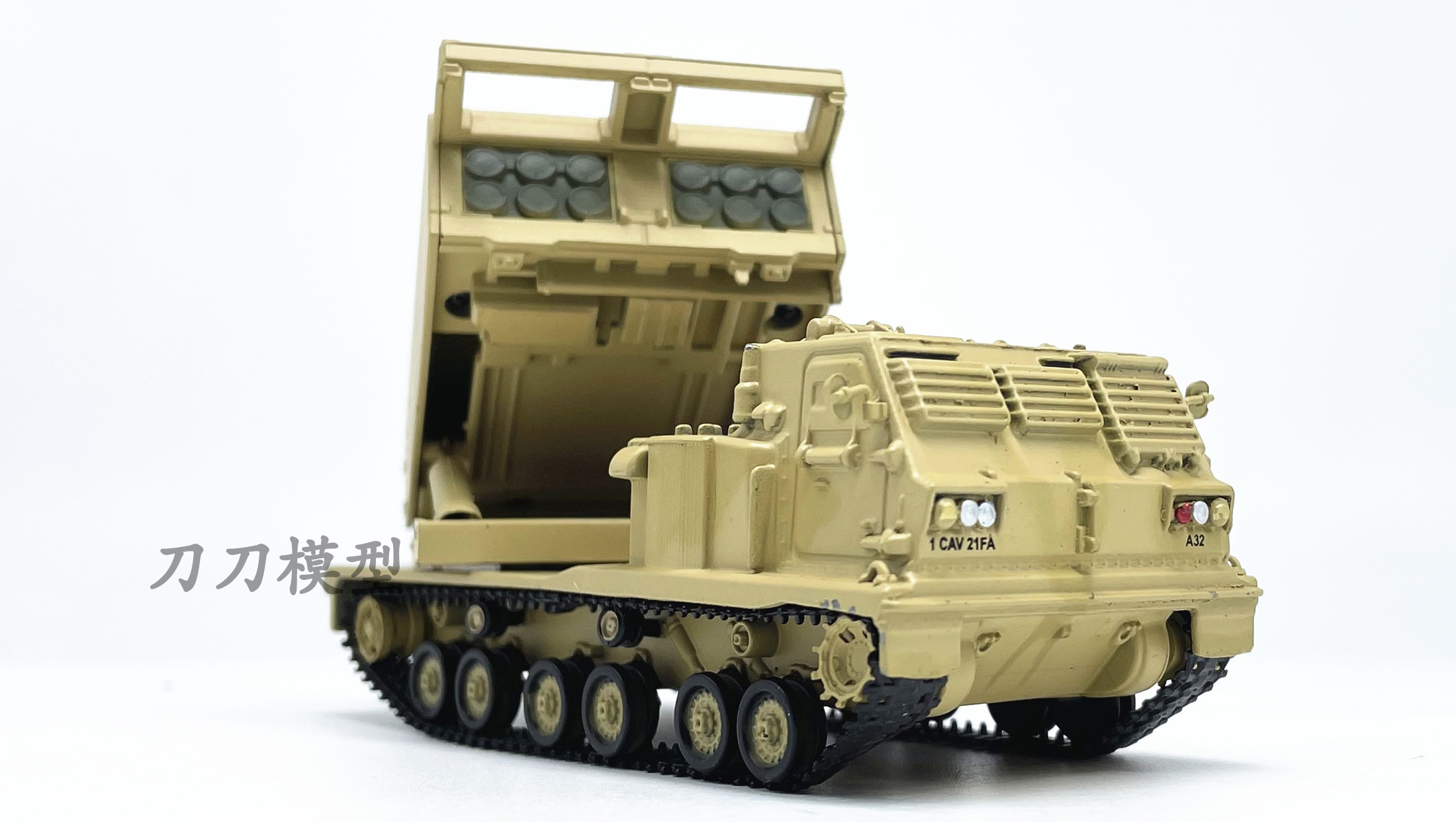 1/72 US M270 Multiple Rocket System Simulation Sand Yellow