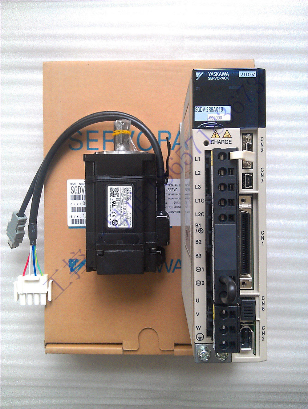 The original Anchuan servo motor 400W SGMJV-04ADE6S drive SGDV-2R8A01B package