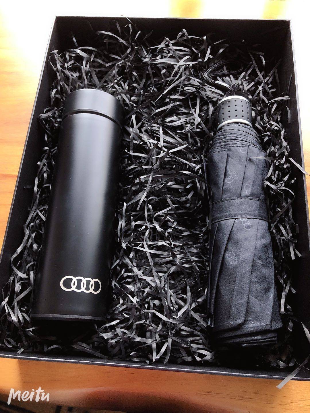 New and affordable with thermos umbrella set