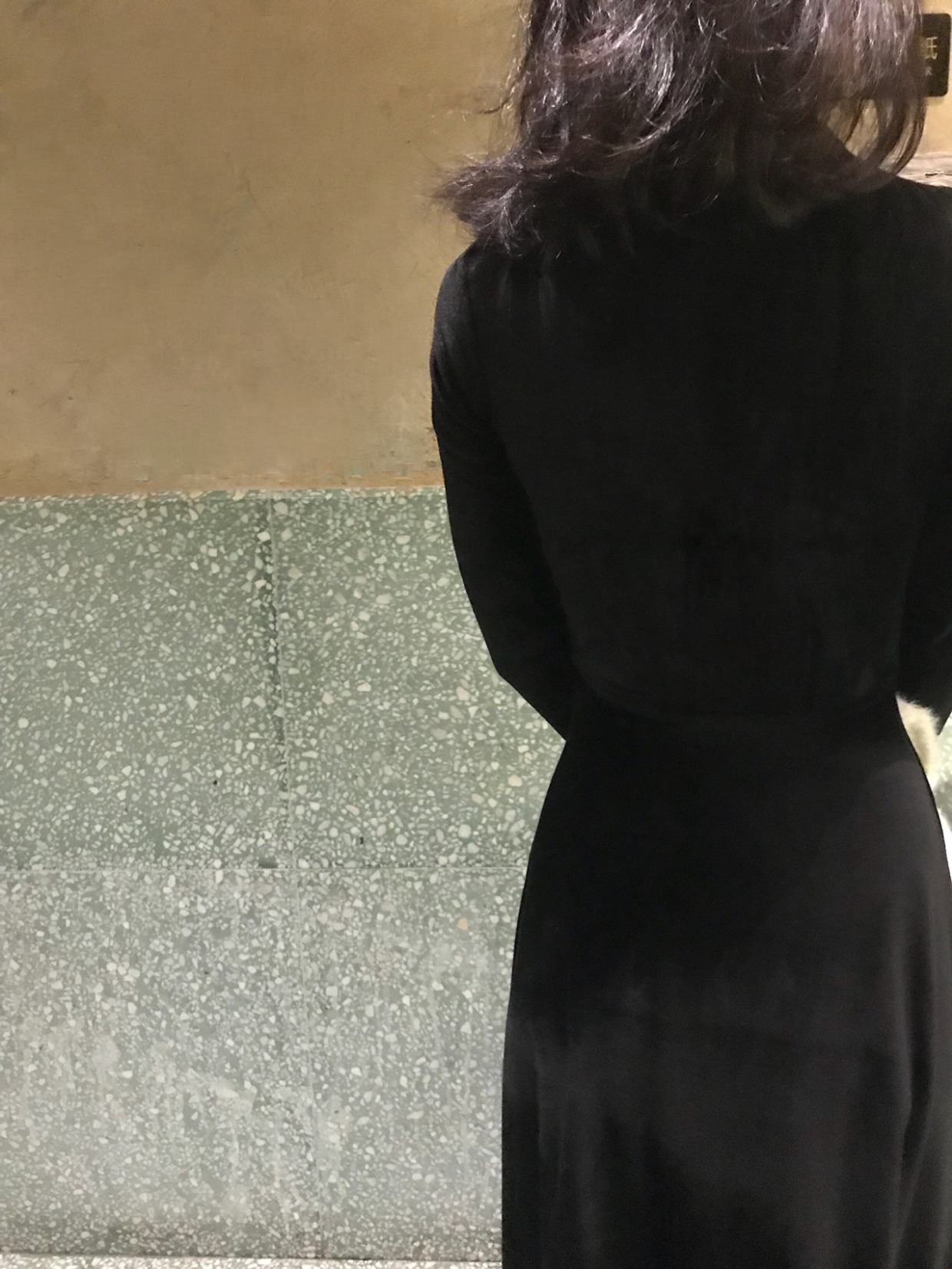 Đêm thời gian tự chế retro slim cao cổ áo nhung đen nước nhung dài tay áo cao eo 	váy trắng rút eo	