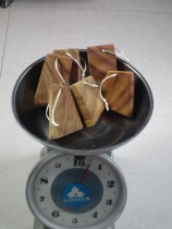 Natural camphor block pure incense camphor fragment cavern bar leaf cavern anti - worm millennium root