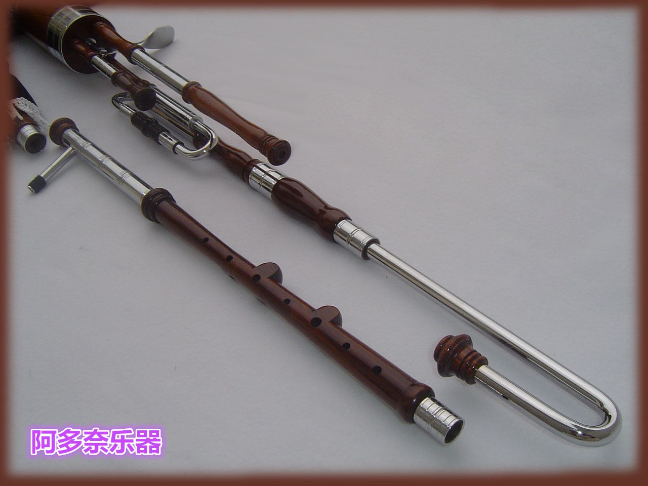 Uilleann pipes standard half-set drones. Píobaí uilleann. Pipes uilleann old. Куча тростей bassoon reed. Uilleann pipes трости.