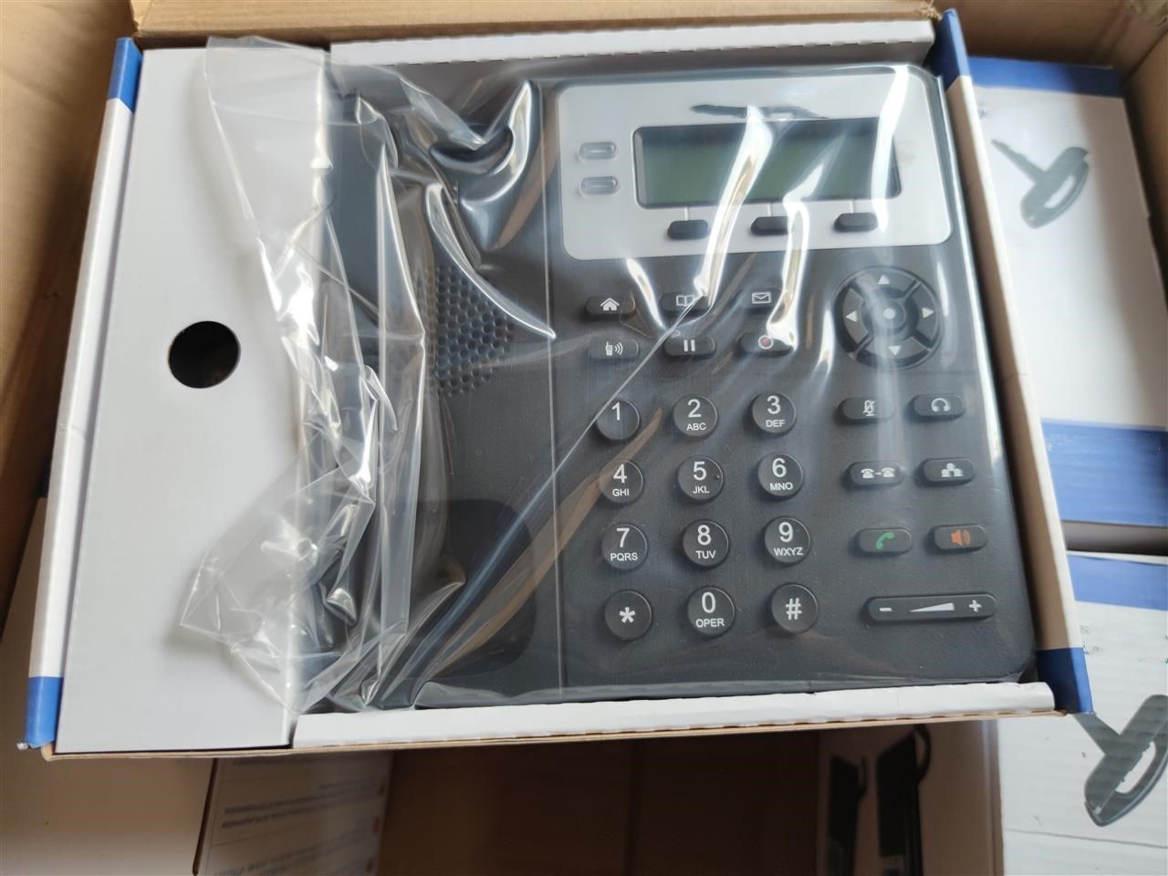 In stock GXP1620 SIP protocol network phone dual network port Chinese English soft light comfortable multi-account registration