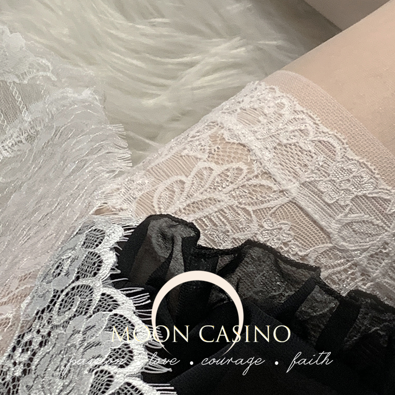 -MoonCasino-Anti-Slip Lace High Cylinder Socks